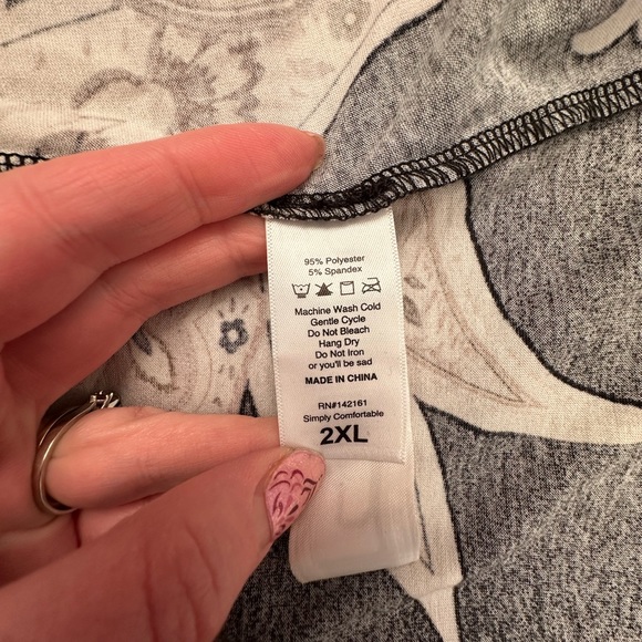 LuLaRoe Iris Shirt - Picture 3 of 4